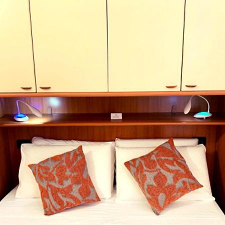 Gardalakeapartment A Сирмионе Екстериор снимка