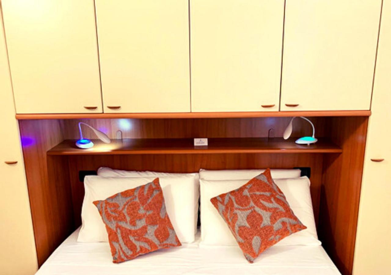 Gardalakeapartment A Сирмионе Екстериор снимка